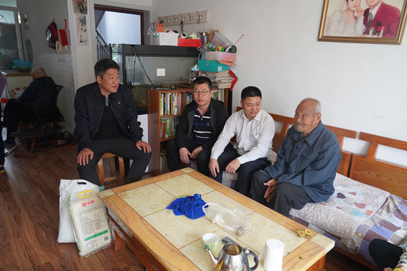 93歲老人呂令斌.JPG 93歲老人呂令斌.JPG